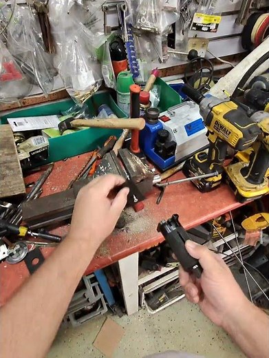 How to Remove a Lock Cylinder in Seconds #locks #locksmith #hack