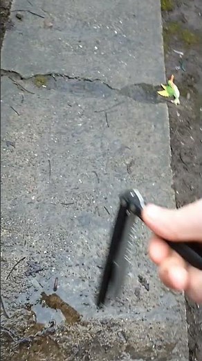 Idiot cuts Himself with Butterfly Knife - Sharp Knife - Microtech Knife - Butterfly - Balisong Idiot