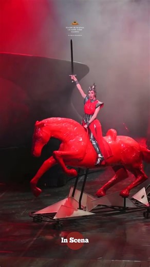 "La Valchiria" di Richard Wagner E' ANDATA IN SCENA AL Teatro Municipale Giuseppe Verdi di Salerno L'11 E IL 13 u.s. ...... .....LA STUPENDA SCENOGRAFIA E' STATA ALLESTITA CON LA COLLABORAZIONE DELL' OPERA NAZIONALE DI SOFIA, ECCO L'ICONICA SCENA DE "La Cavalcata delle Valchirie”: 𝐋𝐞 𝐕𝐚𝐥𝐜𝐡𝐢𝐫𝐢𝐞, figlie guerriere di 𝐖𝐨𝐭𝐚𝐧 (Ó𝒍𝒂𝒇𝒖𝒓 𝑺𝒊𝒈𝒖𝒓𝒅𝒂𝒓𝒔𝒐𝒏), irrompono sulla scena galoppando tra nubi, tuoni e tempeste, portando con sé le anime degli eroi caduti in battaglia per con