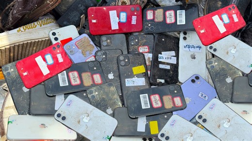 I found tons of iPhones in a dump! 🍏📱
