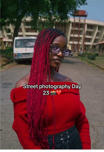 Street photos Day 23! with @hikmat 😊💕 Join me on a 100 days street photography challenge as I bring visual ideas to reality through the power of my lens 📸❤️ @canonusa #pictureengineer #streetphotography #deeblaze