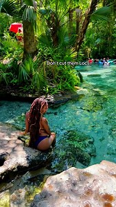Don’t cut your locs! If you’re thinking of cutting your locs and are seeing this 🤞🏾 Of course at the end of the day, the decision is yours. Sometimes we get urges, sometimes it’s hard to act on them, but if you sit and reflect for a while, you can get clear answer to what you desire 🙏🏽 Locs are amazing, they’re a blessing, they’re a relationship between yourself and your hair 🌴 🎥: @pascalesprettypiecesllc__ | FreeTheRoots