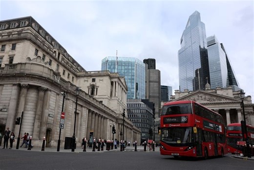 UK economy grew by better-than-expected 0.5% in three months to February