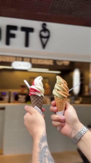 NitDicas | Dicas de Niterói on Instagram: "NOVIDADE EM NITERÓI: SORVETE DE MÁQUINA COM SABOR DE GELATO! 🍦 MANDA PRO @ QUE AMA UMA SOBREMESA DIFERENTONA 👇 A @soft.icecream.co acaba de chegar em Icaraí, em Niterói, com uma proposta irresistível: sorvetes soft serv premium, com receitas 100% autorais, ingredientes naturais e sem conservantes! Um sabor cremoso e intenso, digno de gelato, mas com o jeitinho prático do estilo to go. E claro que fomos lá conferir e mostrar pra vocês: 👉 Casquinhas: C