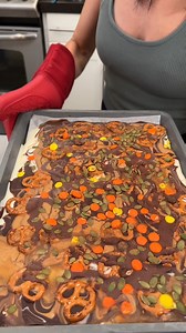 222K views · 162 reactions | easy fall candy is so yummy! #easyrecipes #fallrecipes #desserts #fallvibes #chocolatelover | Life's More Fun This Way | Facebook