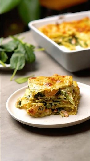 Cremig italienische Spinat-Lachs-Lasagne mit Basilikumpesto | So isst Italien Rezept
