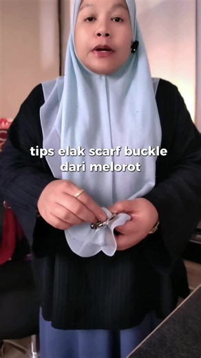 tips mudah dan cepat dan confirm scarf buckle uolls tak melorot lagi dah…selamat mencuba! #scarfbuckle #ringtudung #tudungbawal #livehighlights