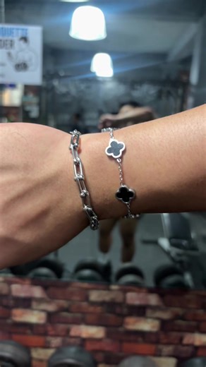 YOU KNOW IT GUYS! Clover and Lock Bracelet on top! Very tested! Pawis no problem! Non-Tarnish/ Stainless