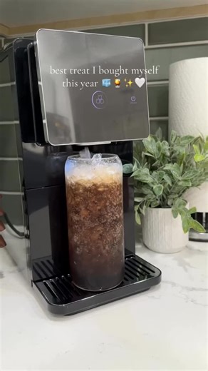 TechFastOrigen on Instagram: "An ice maker is a perfect addition to every modern home, especially for those who love chilled drinks and refreshing cold coffee. Designed for convenience and speed, this appliance produces ice quickly, ensuring you never have to wait long to enjoy your favorite beverages. Whether you’re hosting guests, preparing iced coffee in the morning, or serving cold drinks during a family gathering, a home ice maker delivers fresh ice cubes in just minutes. One of the biggest