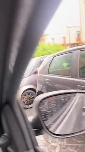 “Caro Francesco guardi cosa succede ogni giorno a Gradini san Nicola da Tolentino. Siamo ostaggi della sosta selvaggia”. | Francesco Emilio Borrelli