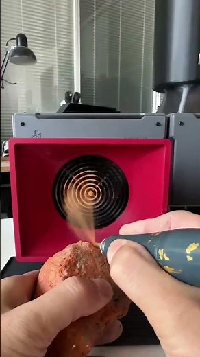 This Dust Collector Makes Grinding Surprisingly Clean