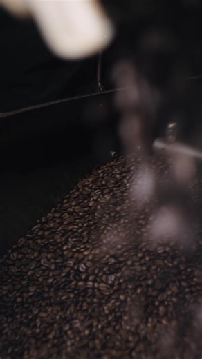 5.6K views | Most coffee sits on shelves for weeks. Fonté doesn’t sit at all. We roast every order by hand in Seattle and ship it the very same day. That means you're tasting espresso at its freshest — bold, aromatic, and complex. This is how true flavor is preserved. No mass roasting. No shortcuts. Once you try it fresh, there’s no going back. | Fonté Coffee Roaster | Facebook