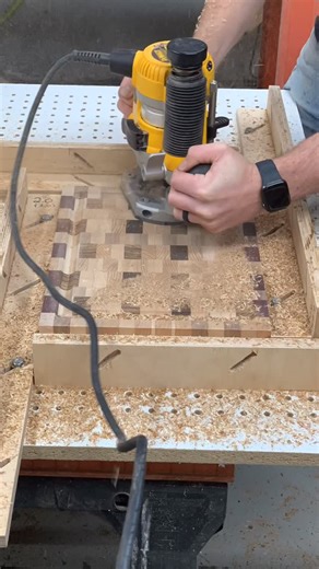 Kevin on Instagram: "Wow that board was unstable in this fixture. I don’t really know why that was, but nonetheless, this juice groove came out great! There’s nothing quite like a full depth cut with the plunge router."