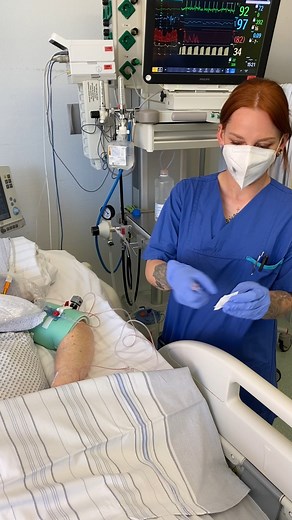 Die Beatmung von Patient:innen ist für die Kolleg:innen der Intensivstation ein spannendes und forderndes Thema.😷 Was die Betreuung beatmeter Patient:innen für unsere Pflege bedeutet, erklärt euch Chrissy.🍀 #KlinikumFürth #GemeinsamfürFürth #klifue4you #intensivstation #icu #beatmung | Klinikum Fürth