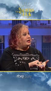 Alana S.Portero (@transisteria) nos deja una reflexión potentísima que también se extrae de su libro "La mala costumbre": "la violencia contra las mujeres ha contado con el esquirolaje de los hombres". Al cielo con ella, disponible en la web de @rtveplay para todo el mundo 🌍 | Al cielo con ella