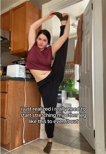 drafts bc i’m grinding readings :) #minxmom #lawstudent #flexible #standingsplit #splits