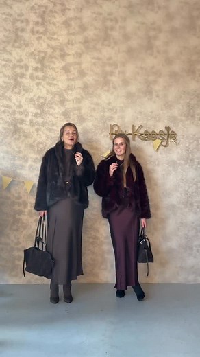 WIN WIN WIN ✨ Wij hebben de 40k volgers en daarom willen we jullie bedanken met een toffe winactie! - Laat hier onder weten waarom jij wilt winnen en voor welke kleur jij gaat 🤍 Wat kan je winnen? Complete outfit in het bruin of in het bordeaux ter waarde van €400! - Bruine tas t.w.v €99,99 - Satijnen rok van Neo Noir t.w.v €69,99 - Trui van Neo Noir t.w.v €69,99 - Bont jas t.w.v €84,99 - Schoenen t.w.v €49,99 - Riem t.w.v €29,99 | Bij-Keesje