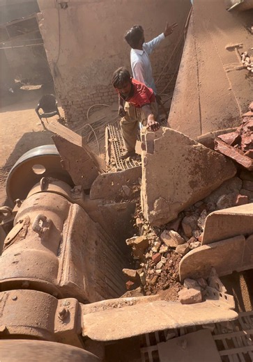 Massive Rock Stuck in Jaw Crusher - Expert Fix