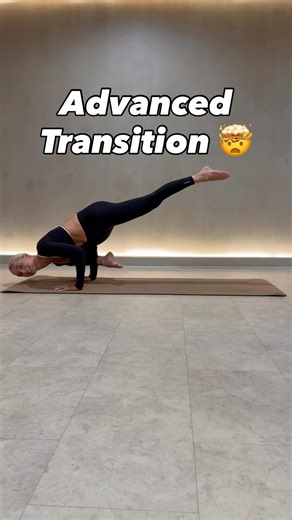 Advanced transition from lizard into firefly pose #poweryoga #fireflypose #armbalance #advancedyoga