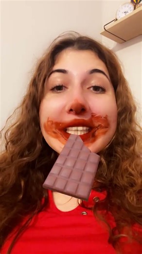 IMMM ÇOK LEZZETLİ #keşfet #shorts #çikolata #like #chocolate #eating #youtubeshorts #youtube #love