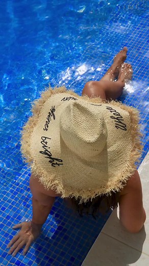 Living the #bikini life and having fun all day! #beachlife #beachvibes #microbikinis #bikinimodel