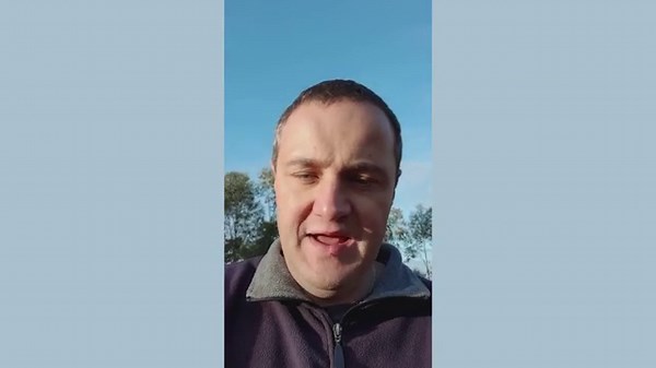 In Windows 10 native webcam app, how to disable the square that follows the face?