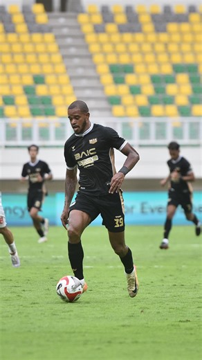 BRI Super League on Instagram: "@alex39_mf menghukum kesalahan 🙌🏻 #BRISuperLeague #BRImo #KPRBRI #KKBBRI #kreditBRIguna 🏦 BRI merupakan peserta penjaminan LPS, serta berizin dan diawasi Otoritas Jasa Keuangan & Bank Indonesia."