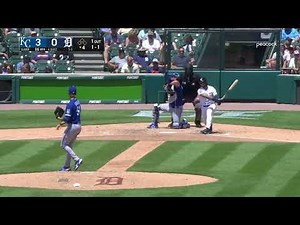 2022 Javier Báez swinging and missing at 134 sliders down and away