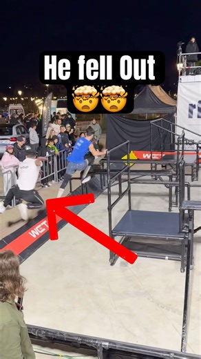 He fell Out 🤯🤯#fail #chasetag #parkour #freeruning #sport #challenge #taggame #move #fyp #funny