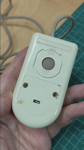The Microsoft Mouse from the 90s 🖱️ #Retro #Microsoft #Technology #Vintage #shorts #techretro #retro
