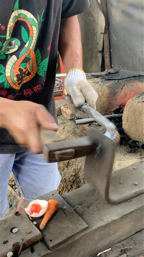 Traditional Blacksmithing Technique for Shaping a Rubber Tapping Tool. #anvil #craftsmanship