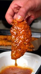 THE most DELICIOUS Sticky Lemon Pepper Chicken Tenders 🔥🔥 A sticky sauce with the perfect balance of citrusy pepperiness 👌 all over some crispy and crunchy chicken tenders… SAVE this recipe for later!! Here’s your shopping list: 450g of chicken tenders. Tbsp smoked paprika. Tsp sp of salt 2 eggs 100g of cornflakes 1.5 tbsp of garlic pepper seasoning. Zest of 1 lemon. Sticky Lemon Pepper Sauce: 1 clove of garlic - finely chopped Juice of 3 lemons. Zest of 1 lemon. 3 tbsp maple syrup. Tbsp ligh