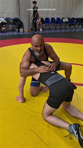 „Ringen ist Denken in Bewegung: Angriff, Gegenangriff, Kontrolle. Keine Technik ohne Antwort.“ Genau das leben wir im Training beim CSV Bremen. Ringen bedeutet nicht nur Kraft, sondern Technik, Reaktion, Ausdauer und Köpfchen. Bei uns lernen Kinder, Jugendliche und Erwachsene, Verantwortung zu übernehmen, fair zu kämpfen und als Team zu wachsen. Egal ob Anfänger oder Fortgeschrittene – jeder ist willkommen! Trainingszeiten: Kinder (6–11 Jahre): Dienstag & Donnerstag: 17:00 – 18:00 Uhr Jugend & M