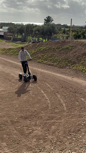 Gliding on the track walls like it’s nothing #miafour #electricscooter #extreme #paphos #cyprus