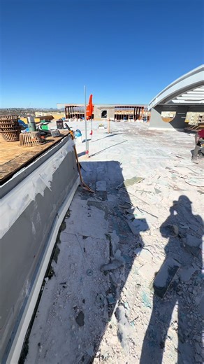 How to Tear Off a Roof Using a Hammer