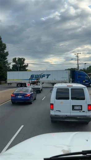 My boy just took his break in the middle of the intersection #cdldriver #swift #work #charlotte