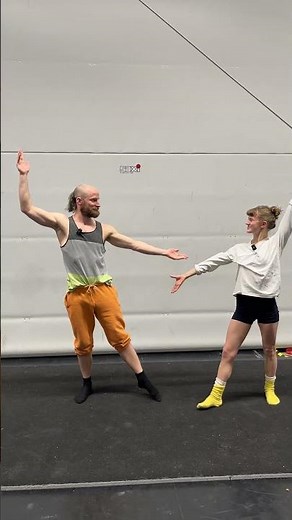 Partner Acrobatics: 4 acrobatic dance moves idea