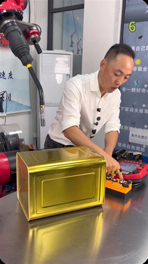 Fu Jack on Instagram: "#borunterobotjack #robot #Stamping #sixaxisrobot robot#borunte #borunterobot #weldingrobot #polishingrobot #palletizingrobot #Spraying robot#Collaborativerobot#Industrialrobot #Program-free spraying robot#Spraying robotse"