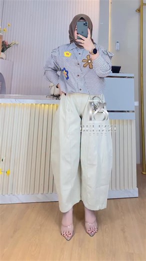 BELIZZI STORE PADANG on Instagram: "TOP IMPRT (2671) Harga : 180.000 ORDER WA ADMIN : 0819-9629-4411 Bahan : Katun imprt ada tali serut bawah Lingkar dada : 124cm Lingkar ketiak :58cm Panjang baju :57cm"