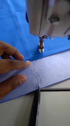 La couture professionnelle , un métier passionnant avec l'évolution de la mode et des technologies, la couture professionnelle exige de la rigueur, de la patience et un souci du détail pour répondre aux exigences de la mode . #sidibé_textile #la_passion_et_la_mode #les_vêtements_professionnels #couture #tendance #mr_sidibé #tuniquehomme | Haute Couture