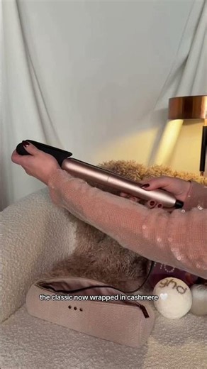 Gold standard only. 🤍The iconic ghd gold has entered its cashmere era.