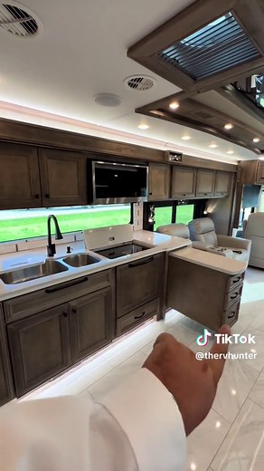 2024 Tiffin Phaeton 40IH #tiffin #phaeton #rv #rvlife #motorhome #dieselpusher #fyp