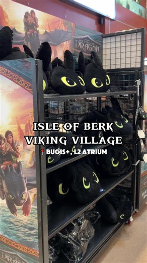Ready to soar like a Viking? Check out the Isle of Berk Viking Village from How To Train Your Dragon at Bugis L2 Atrium from now till 29 June! There’s merch, activities, and good vibes all around from the love-action film! Go on, bud! #HowToTrainYourDragon #DreamWorks #Toothless #ACinematicOdyssey #CapitaLandMalls #CapitaLand #WhatToWatch #Geek #fyp #fypシ゚