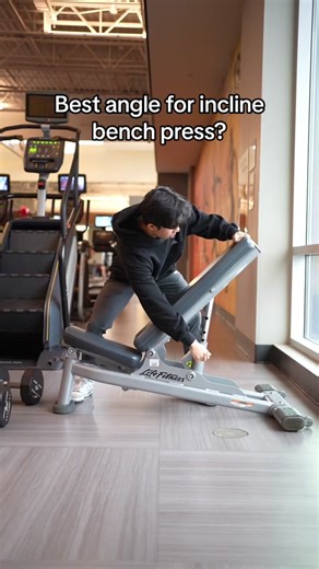 You don’t need all that high of a bench angle to bias the upper chest on an incline bench press. The sweet spot angle imo is 30 degrees — regardless of whether you arch or not. #fyp #fitness #gym #bodybuilding #tiktoktaughtme