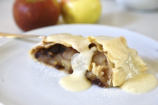 Easy Homemade German Apple Strudel | Apfelstrudel