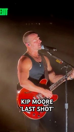 Kip Moore performs 'Last Shot' in Pullman, WA at Beasley Coliseum
