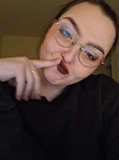 я купила новую помаду!!!!! мне кажется круто