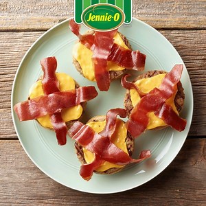 It is the tastiest time of the year. Find our tips for turkey burger perfection: https://rebrand.ly/turkeyburgers | Jennie-O