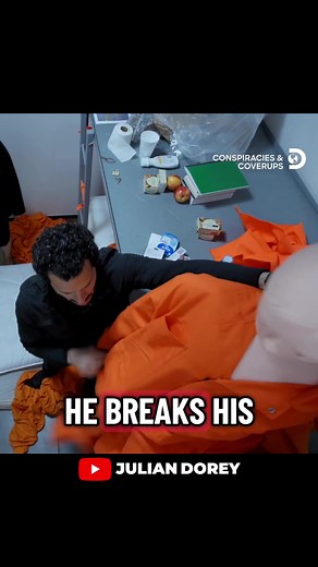 Julian Dorey explains an investigation he recently did on discovery channel with Andy Bustamante where they analyzed the death of Jeffrey Epstein in his jail cell. What do you think happened? #jeffreyepstein #epstein #epsteinfiles #jail #conspiracytok