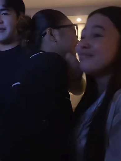 pinag aagawan na naman ng dalawang to lite HAHHA buti hindi nalalamog yan sainyo HAHAH#Miguel#Carmelle#krystal